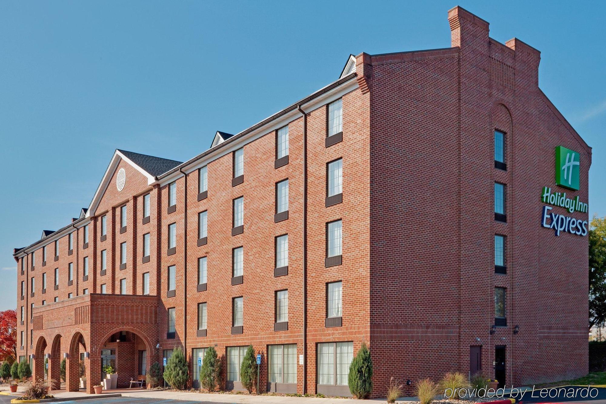 Express East By Ihg Hotel 3*