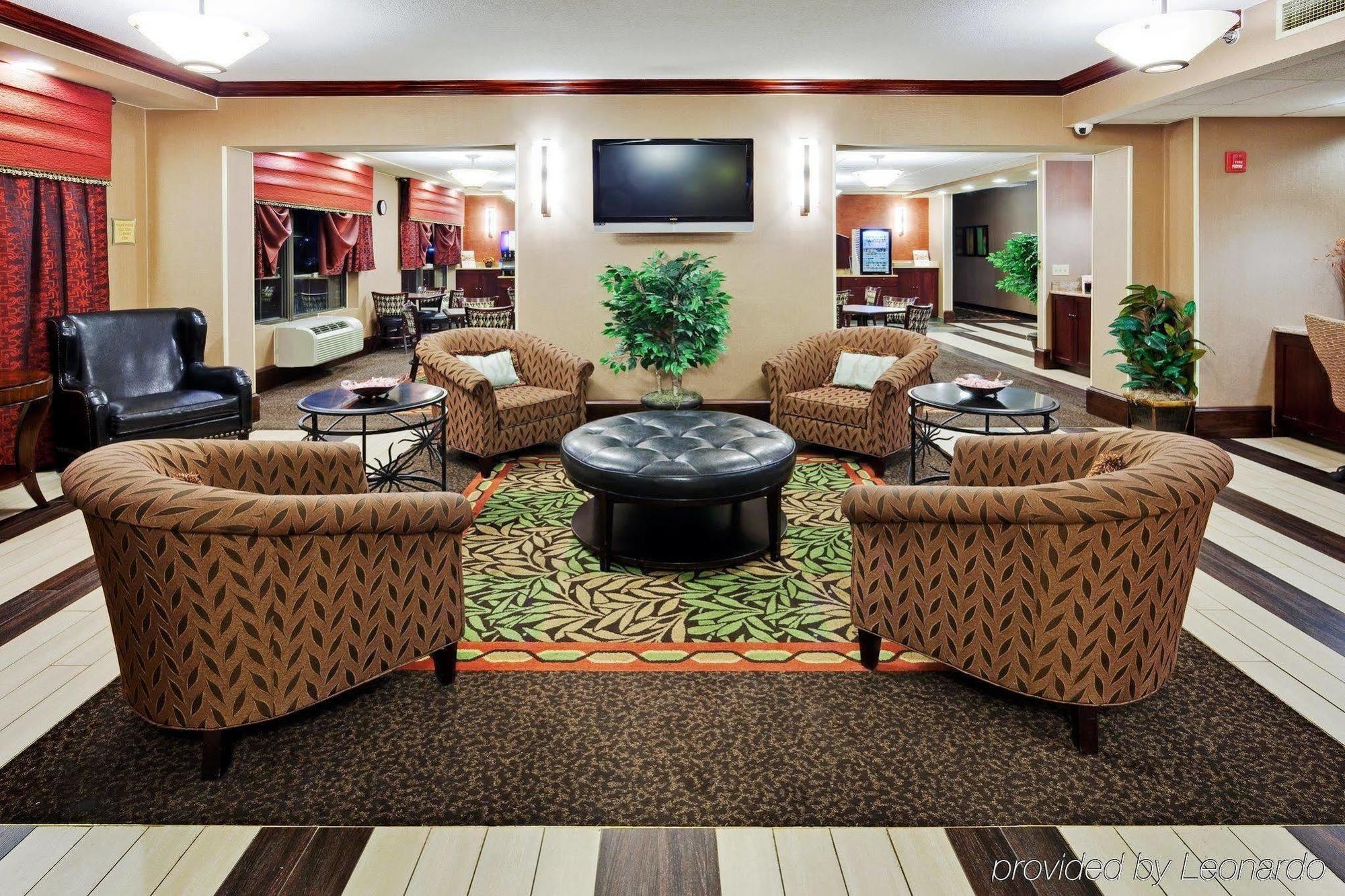 Express East By Ihg Hotel 3*